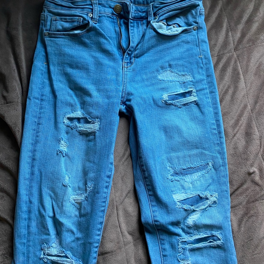 American Eagle light wash skinny jeans